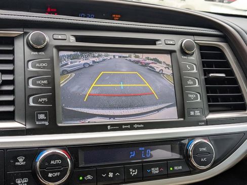 Used 2019 Toyota Highlander Limited FWD image 22