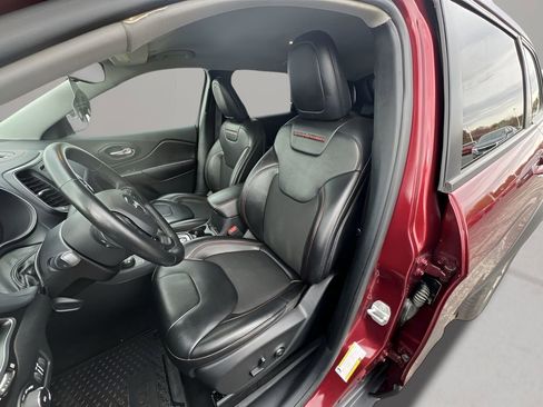 Used 2020 Jeep Cherokee Trailhawk w/ Cold Weather Group image 18