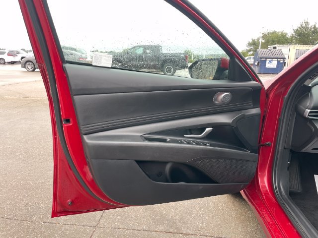 Used 2025 Hyundai Elantra SEL FWD image 20