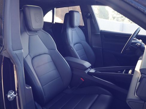 New 2025 Porsche Macan 4 Electric image 24