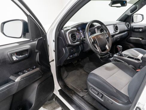 Used 2023 Toyota Tacoma TRD Sport image 14