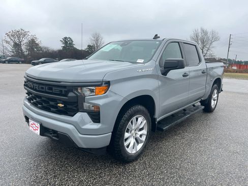 Used 2024 Chevrolet Silverado 1500 Custom image 2