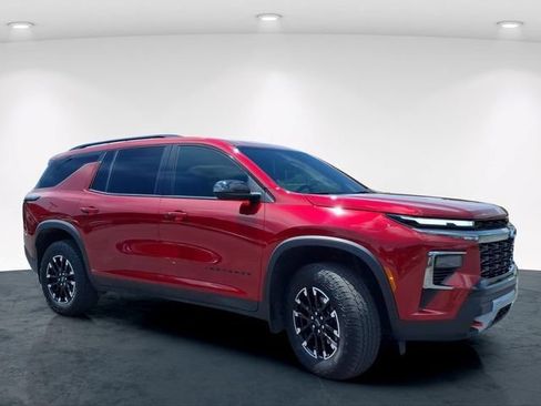 Used 2025 Chevrolet Traverse Z71 w/ Enhanced Driving Package AWD/4WD image 4