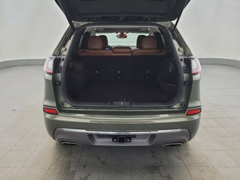 Used 2019 Jeep Cherokee Overland w/ Technology Group image 29