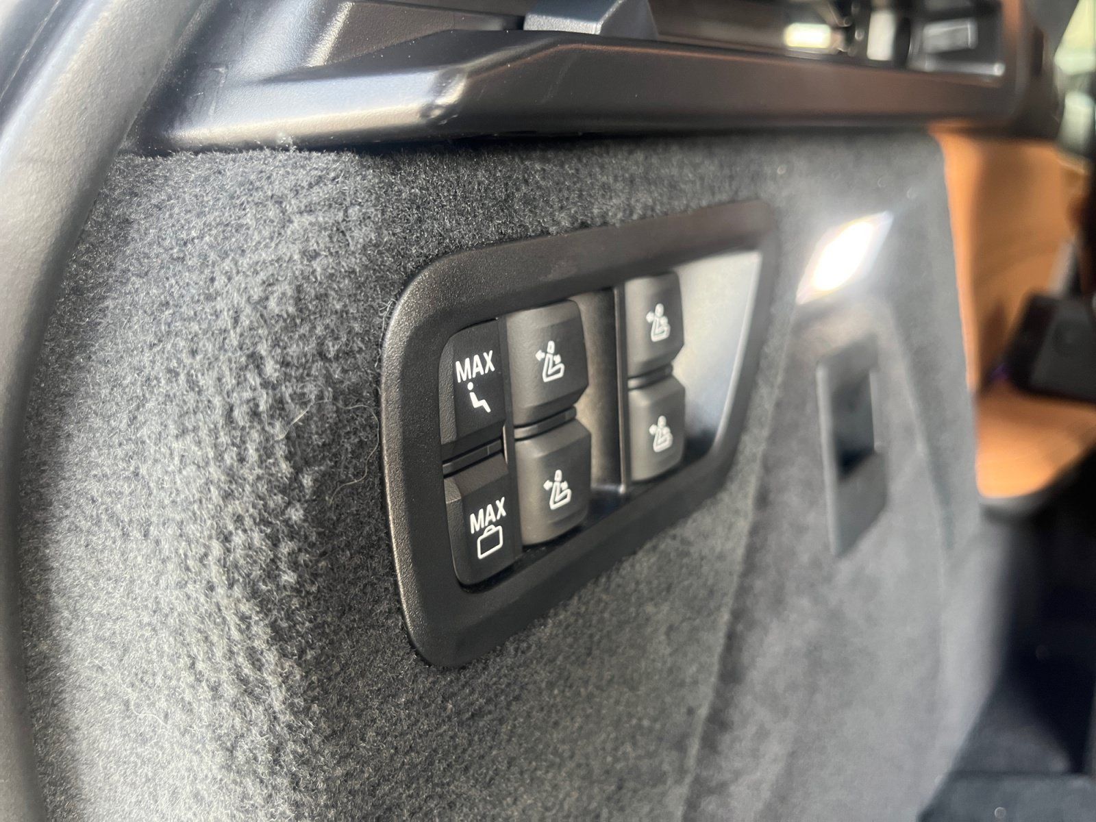 Used 2024 BMW X7 xDrive40i w/ M Sport Package AWD/4WD image 26