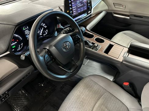 Used 2022 Toyota Sienna LE image 10