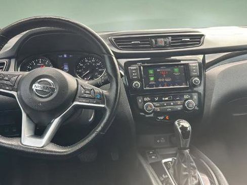 Used 2022 Nissan Rogue Sport SL FWD image 9