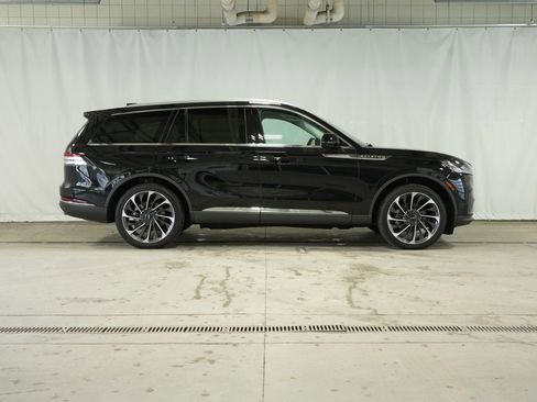 Used 2025 Lincoln Aviator Reserve w/ Equipment Group 201A image 7