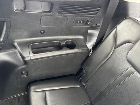 Used 2023 Kia Sorento S image 36