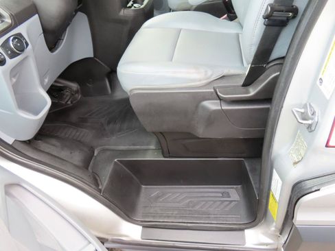 Used 2018 Ford Transit 150 130 Medium Roof RWD image 12