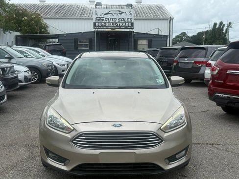 Used 2018 Ford Focus Titanium FWD image 3