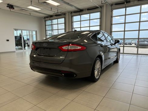 Used 2016 Ford Fusion SE w/ Equipment Group 202A FWD image 5