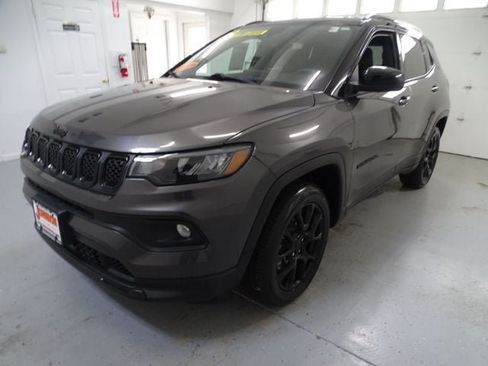 Certified 2023 Jeep Compass Latitude w/ Convenience Group AWD/4WD image 18