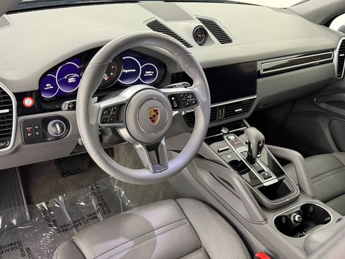 Certified 2023 Porsche Cayenne AWD/4WD image 4