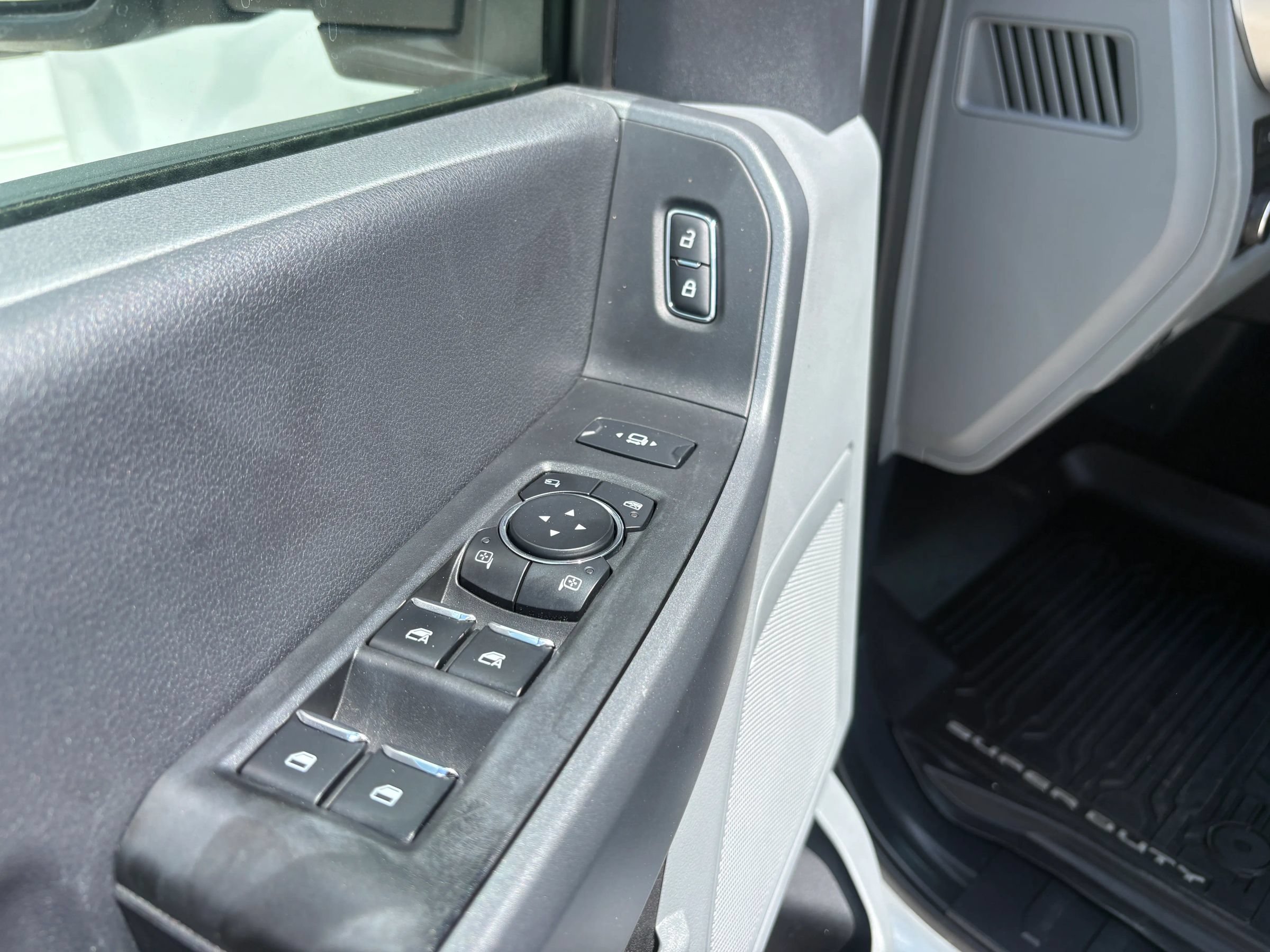 Used 2024 Ford F350 XLT AWD/4WD image 21