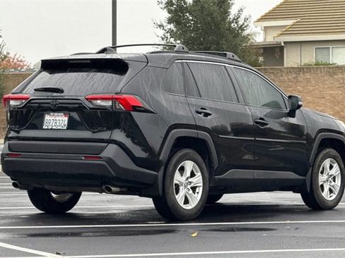 Used 2020 Toyota RAV4 XLE image 5