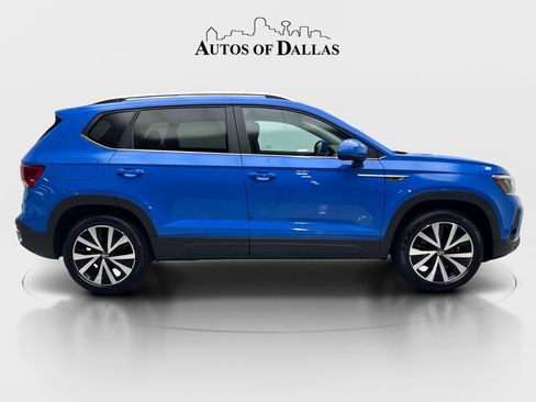 Used 2022 Volkswagen Taos SE w/ Panoramic Sunroof Package AWD/4WD image 10