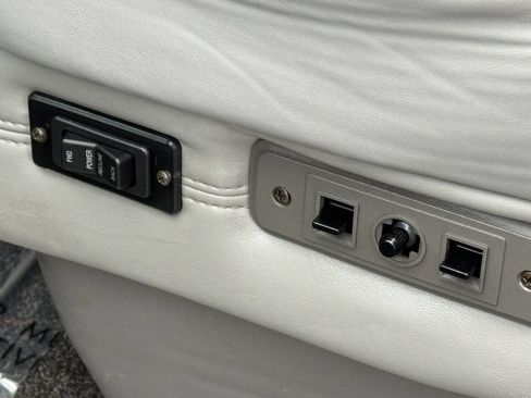 Used 2010 Chevrolet Express 2500 Extended w/ Preferred Equipment Group image 7