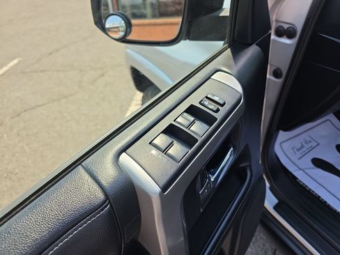 Used 2017 Toyota 4Runner SR5 AWD/4WD image 12