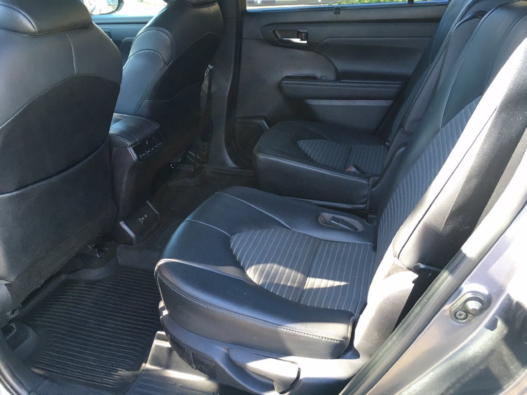 Used 2021 Toyota Highlander XSE AWD/4WD image 27