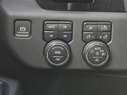 Used 2025 Chevrolet Silverado 2500 High Country w/ Technology Package AWD/4WD image 29