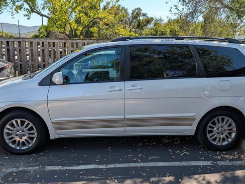 Used 2008 Toyota Sienna XLE FWD image 2