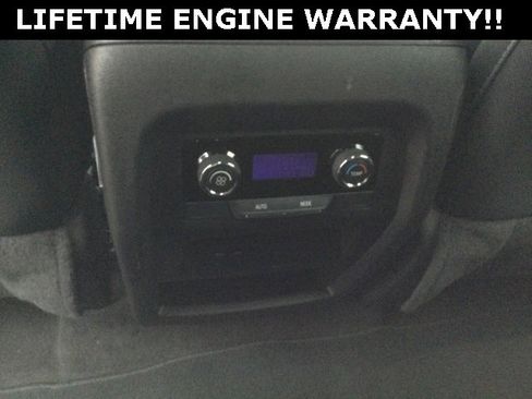 Used 2025 Chevrolet Traverse LT image 21