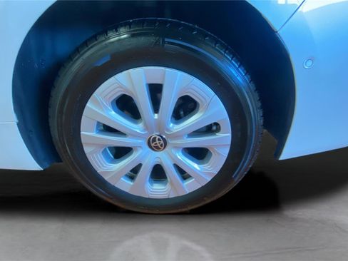 Used 2022 Toyota Prius LE image 22