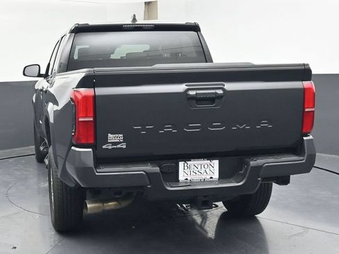 Used 2025 Toyota Tacoma SR5 AWD/4WD image 39