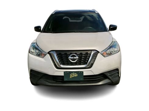 Used 2019 Nissan Kicks SV image 2