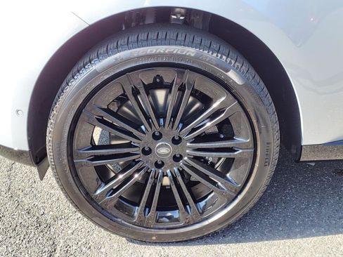 New 2025 Land Rover Range Rover SE image 9