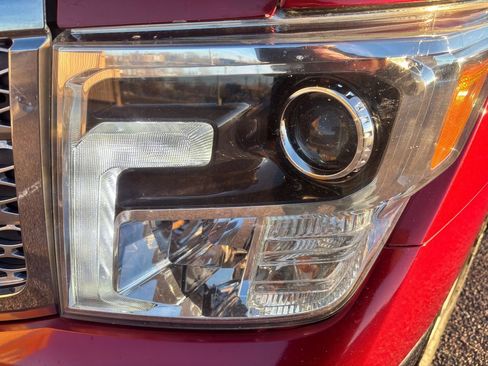 Used 2016 Nissan Titan SL image 25