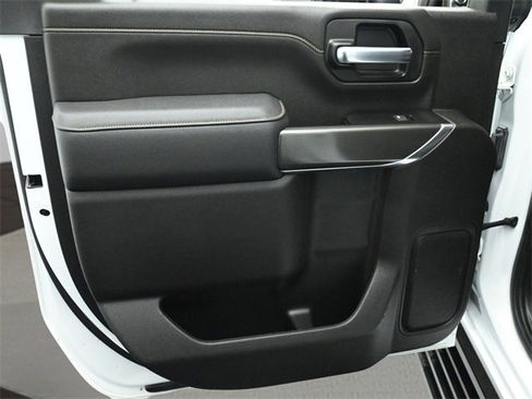 Used 2023 GMC Sierra 3500 AT4 image 12