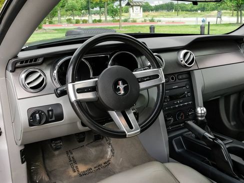 Used 2007 Ford Mustang GT Premium RWD image 9
