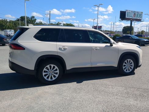 Used 2024 Toyota Grand Highlander Limited image 13