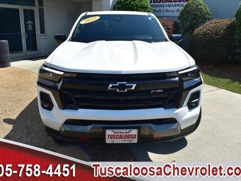 Used 2025 Chevrolet Colorado Z71 w/ Technology Package AWD/4WD image 4