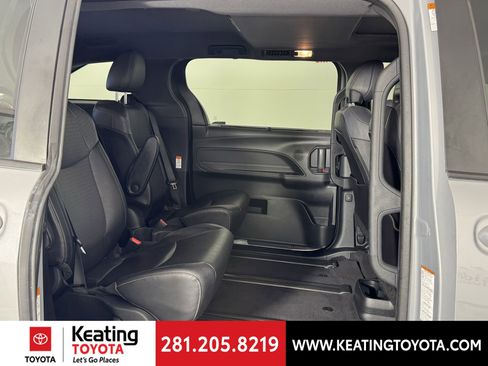 Certified 2024 Toyota Sienna XLE Woodland Edition image 19
