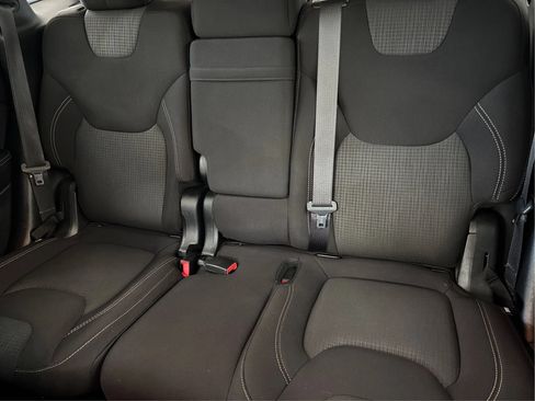Used 2017 Jeep Cherokee Latitude AWD/4WD image 42