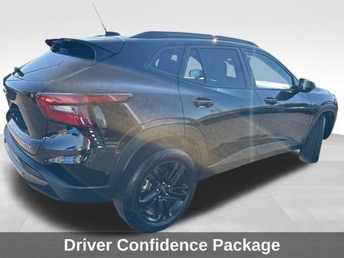 Used 2025 Chevrolet Trax ACTIV w/ Sunroof Package FWD image 6