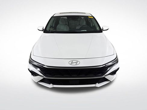Used 2025 Hyundai Elantra Limited FWD image 11