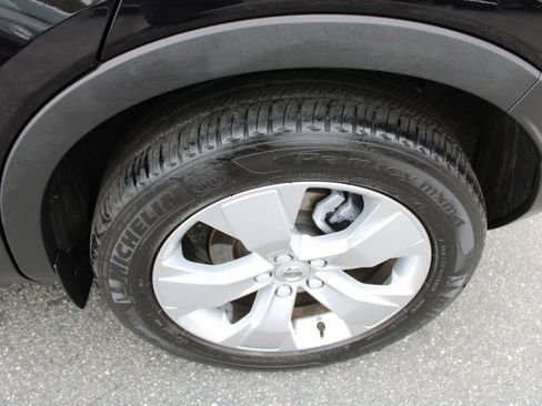 Used 2022 Volvo XC40 T4 Momentum image 18