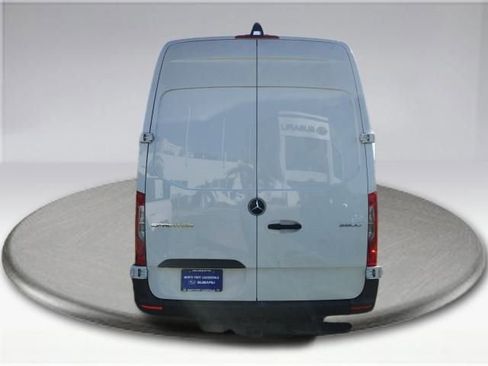 Used 2024 Mercedes-Benz Sprinter 2500 image 10