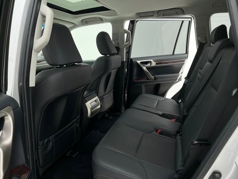 Used 2019 Lexus GX 460 image 19