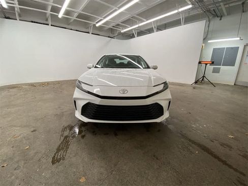 Used 2025 Toyota Camry LE image 9