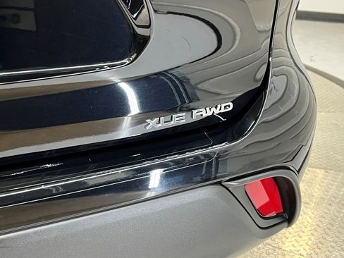 Used 2023 Toyota Highlander XLE image 9