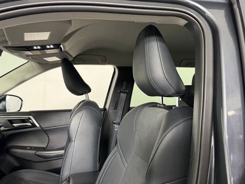 Used 2025 Mitsubishi Outlander SE FWD image 25