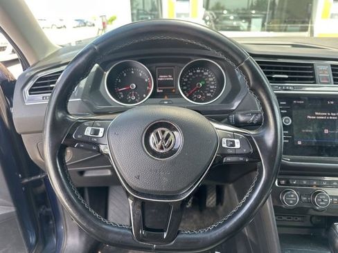 Used 2018 Volkswagen Tiguan SE w/ Panoramic Sunroof Package AWD/4WD image 8