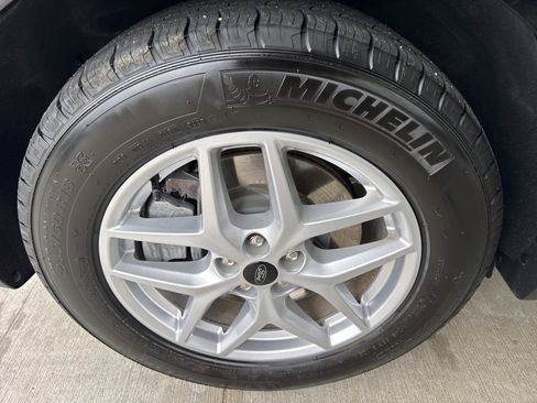 Certified 2024 Ford Edge SEL w/ Convenience Package image 17