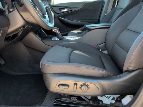 Used 2023 Chevrolet Malibu LT FWD image 11