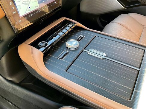 Used 2025 Lincoln Navigator Black Label image 18